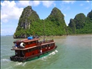 the amazing race between two slow tourist boats